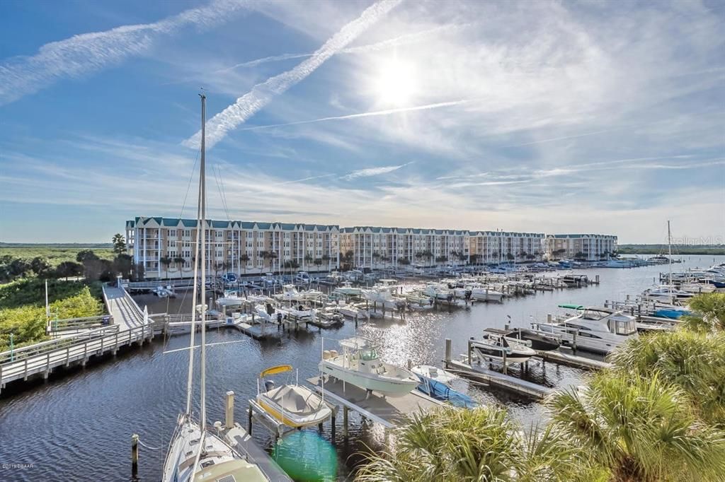 For Sale: $549,000 (3 beds, 3 baths, 1952 Square Feet)