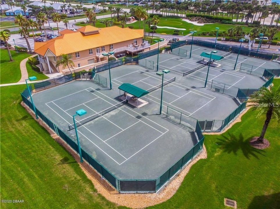 For Sale: $549,000 (3 beds, 3 baths, 1952 Square Feet)