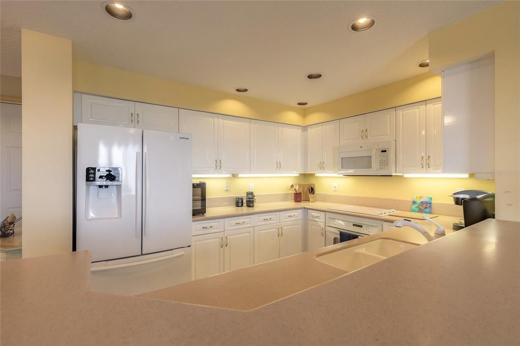 For Sale: $549,000 (3 beds, 3 baths, 1952 Square Feet)