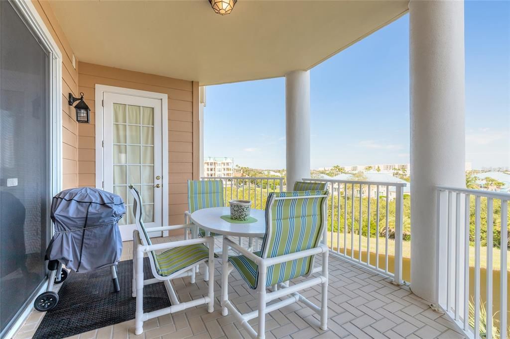 For Sale: $549,000 (3 beds, 3 baths, 1952 Square Feet)