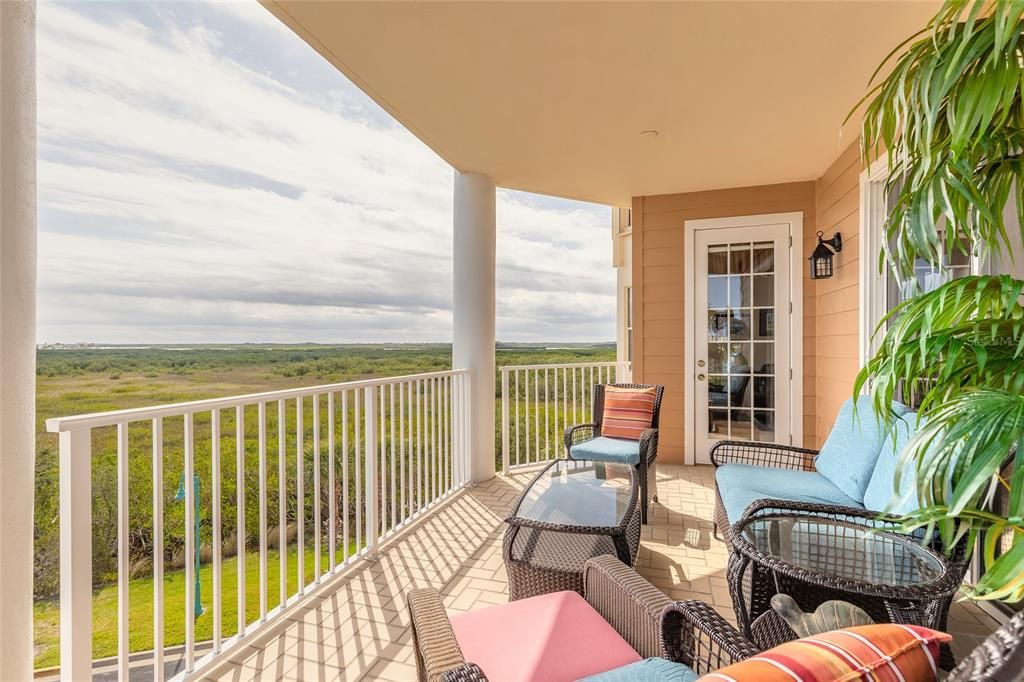 For Sale: $549,000 (3 beds, 3 baths, 1952 Square Feet)