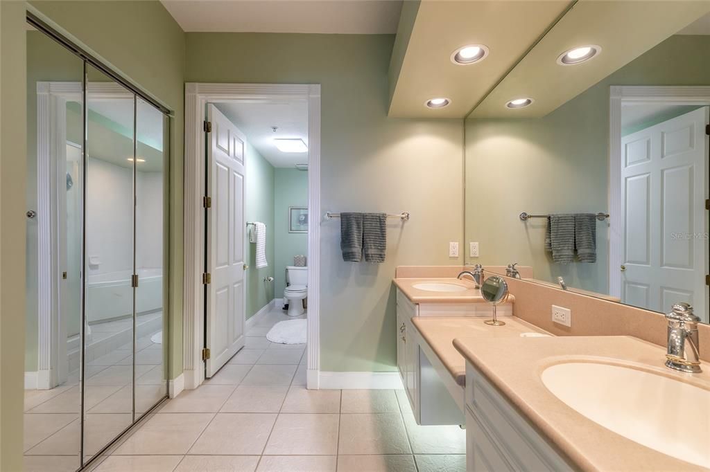 For Sale: $549,000 (3 beds, 3 baths, 1952 Square Feet)