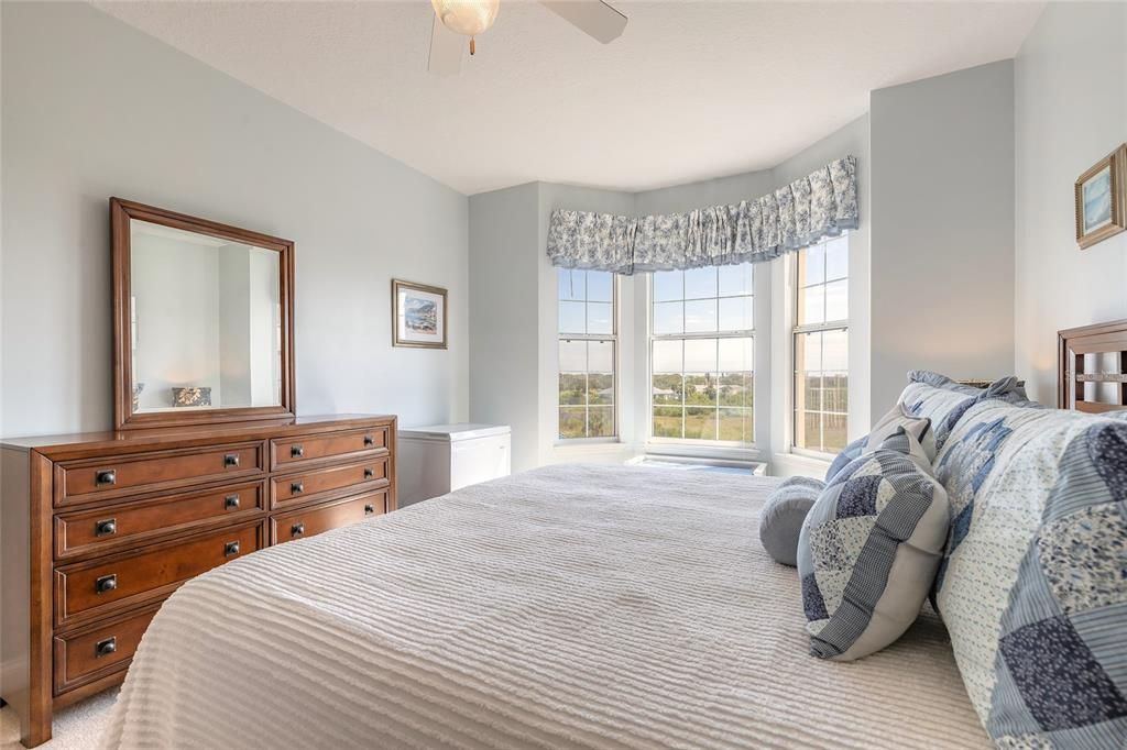 For Sale: $549,000 (3 beds, 3 baths, 1952 Square Feet)