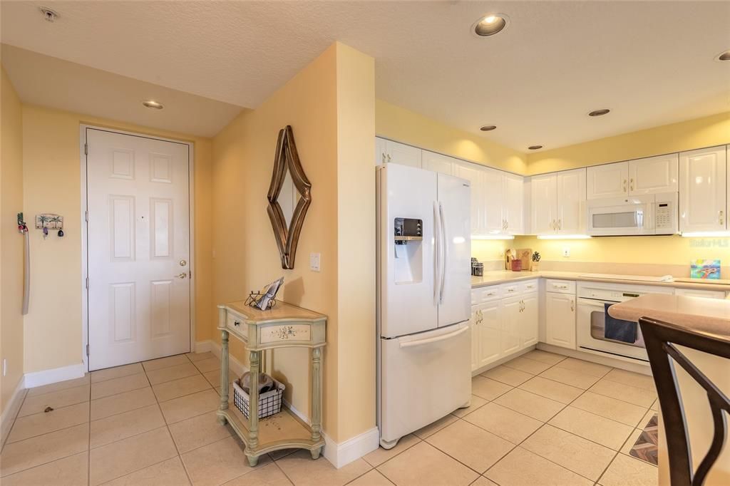 For Sale: $549,000 (3 beds, 3 baths, 1952 Square Feet)