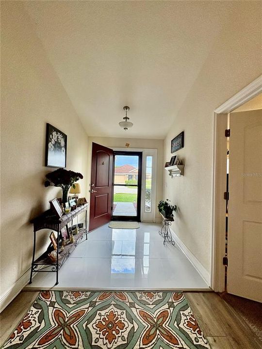 Под контрактом: $339,999 (4 спален, 3 ванн, 2199 Квадратных фут)