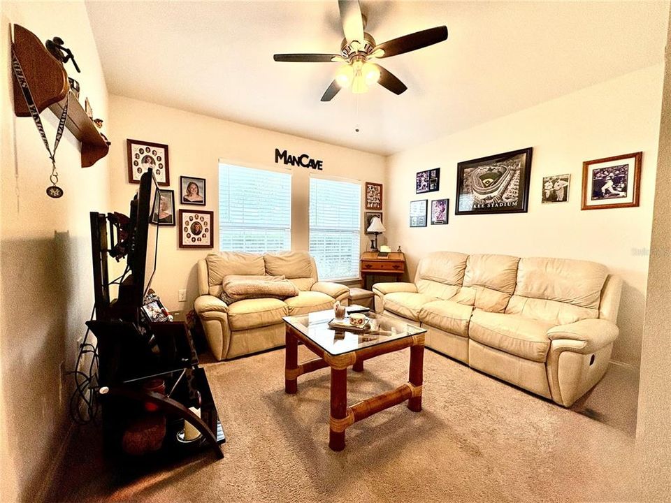 Под контрактом: $339,999 (4 спален, 3 ванн, 2199 Квадратных фут)