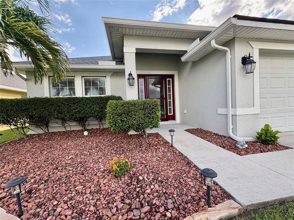 Под контрактом: $339,999 (4 спален, 3 ванн, 2199 Квадратных фут)