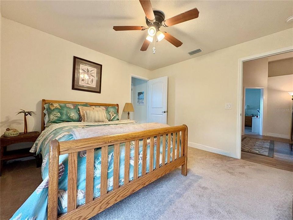 Под контрактом: $339,999 (4 спален, 3 ванн, 2199 Квадратных фут)