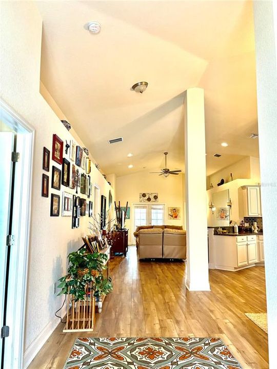 Под контрактом: $339,999 (4 спален, 3 ванн, 2199 Квадратных фут)