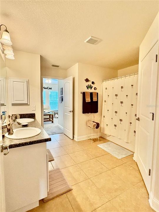 Под контрактом: $339,999 (4 спален, 3 ванн, 2199 Квадратных фут)