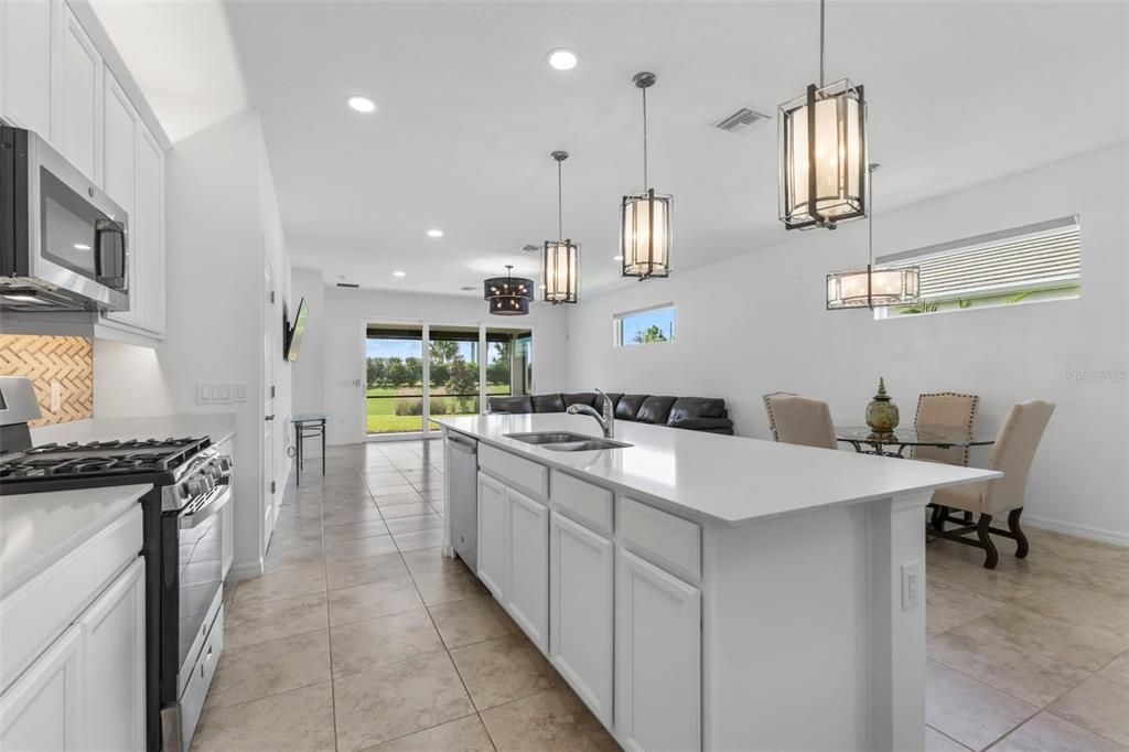 For Sale: $579,900 (2 beds, 2 baths, 1810 Square Feet)