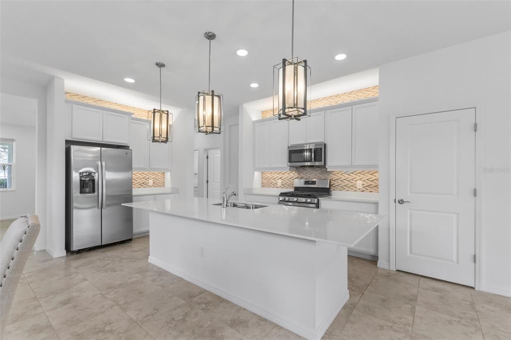 For Sale: $579,900 (2 beds, 2 baths, 1810 Square Feet)