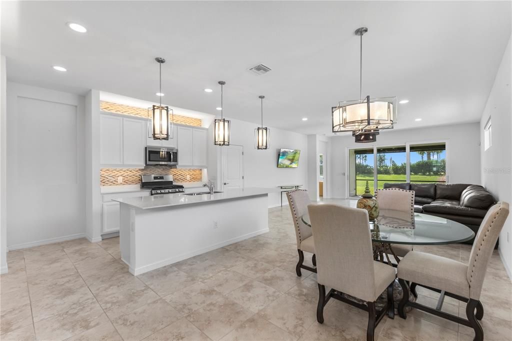 For Sale: $579,900 (2 beds, 2 baths, 1810 Square Feet)