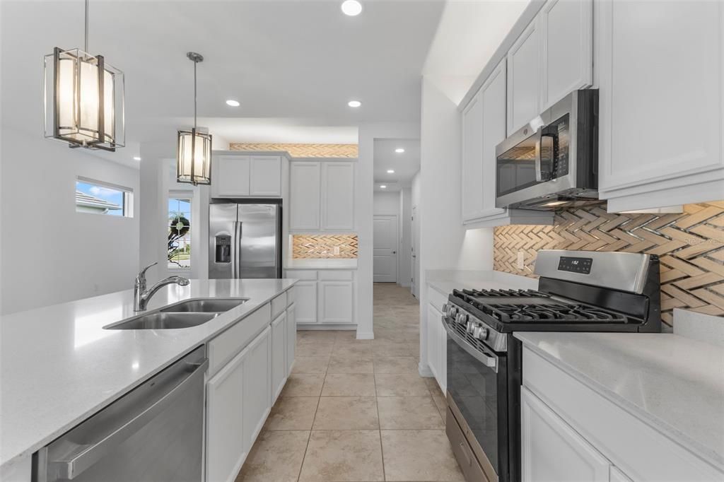 For Sale: $579,900 (2 beds, 2 baths, 1810 Square Feet)