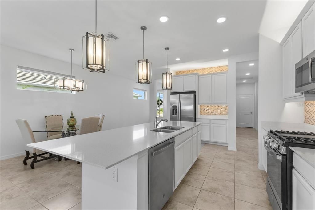 For Sale: $579,900 (2 beds, 2 baths, 1810 Square Feet)