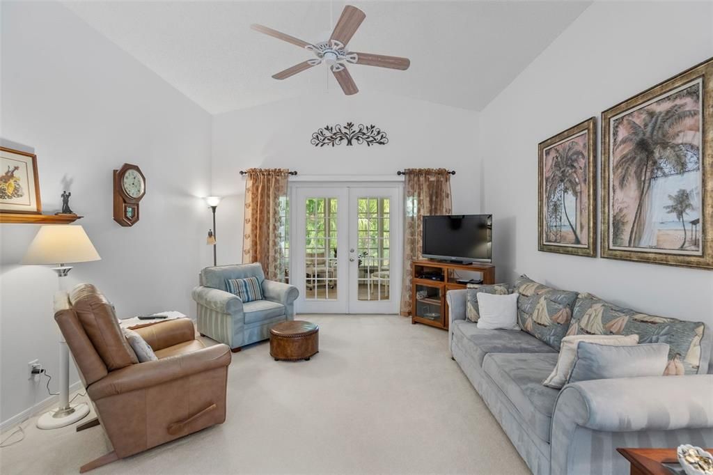 Под контрактом: $320,000 (2 спален, 2 ванн, 1200 Квадратных фут)