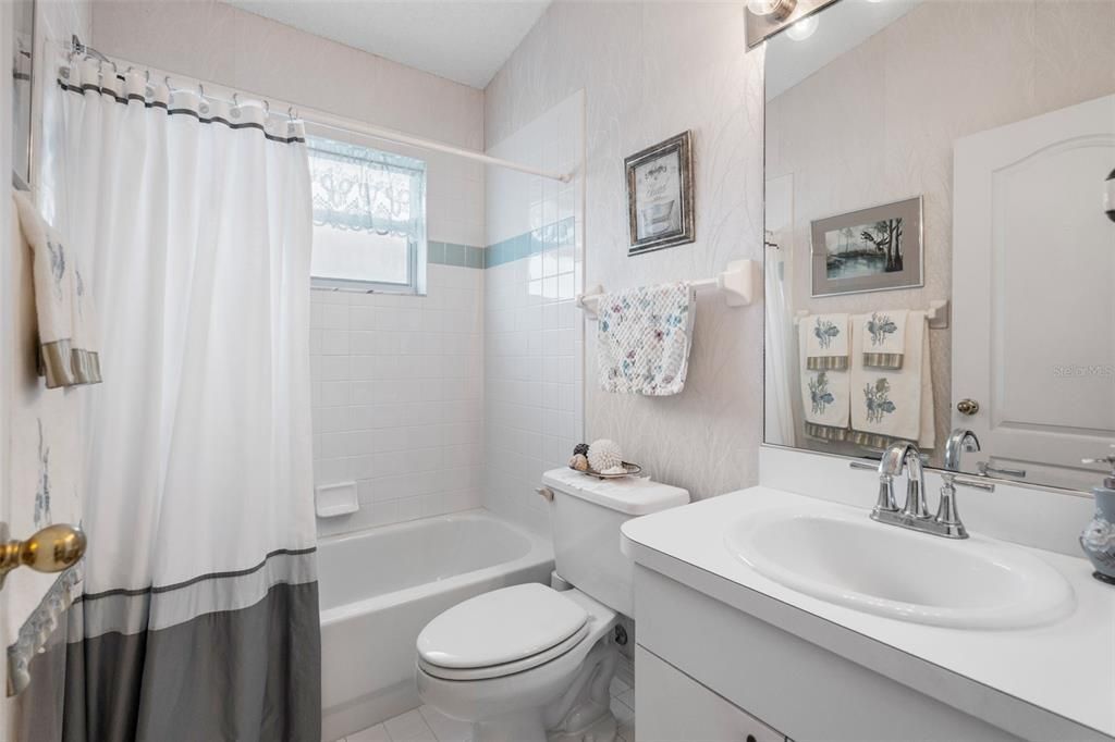 Под контрактом: $320,000 (2 спален, 2 ванн, 1200 Квадратных фут)