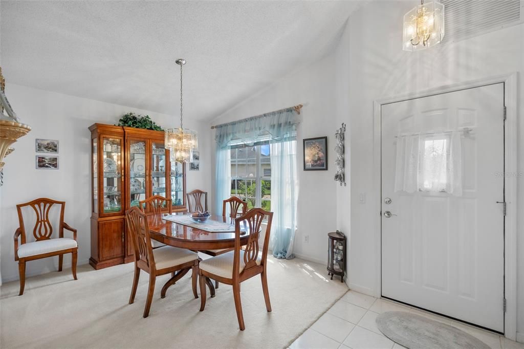 Под контрактом: $320,000 (2 спален, 2 ванн, 1200 Квадратных фут)