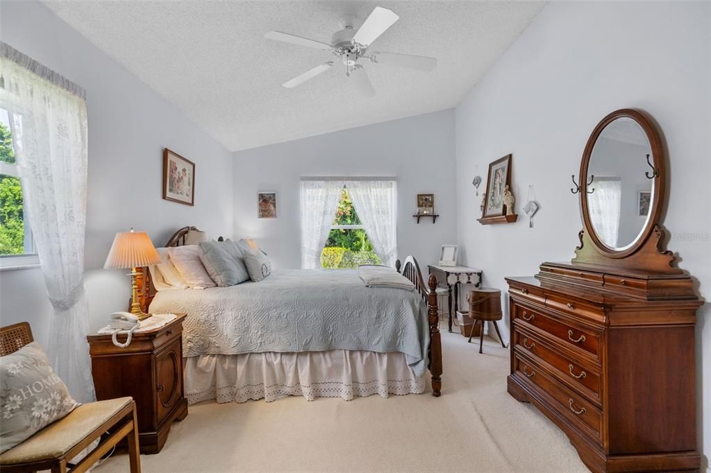 Под контрактом: $320,000 (2 спален, 2 ванн, 1200 Квадратных фут)