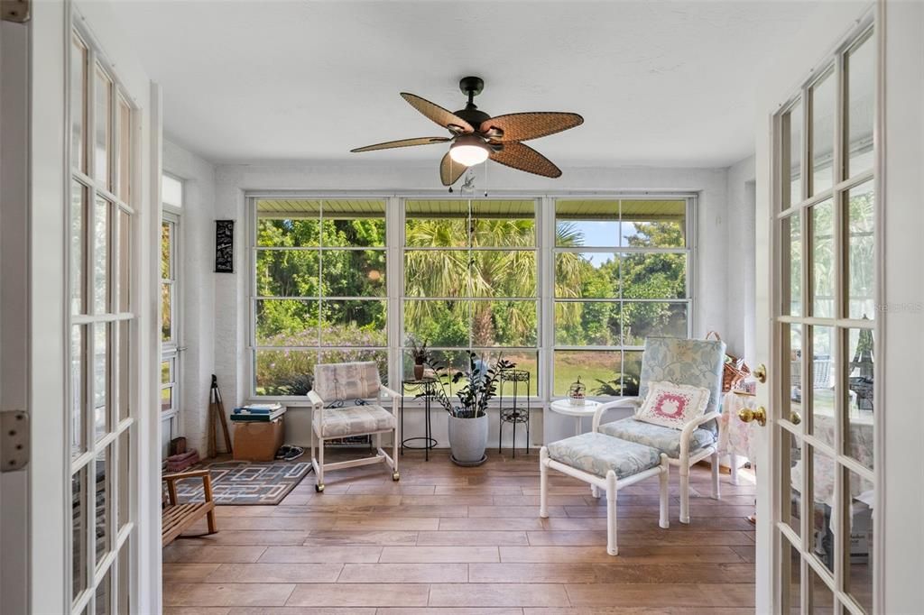 Под контрактом: $320,000 (2 спален, 2 ванн, 1200 Квадратных фут)