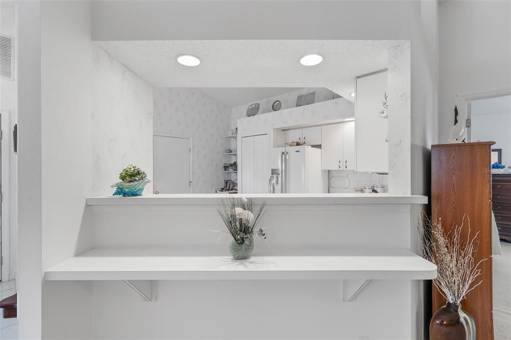 Под контрактом: $320,000 (2 спален, 2 ванн, 1200 Квадратных фут)