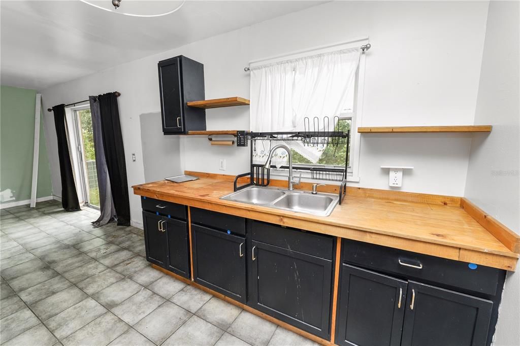 Active With Contract: $115,000 (3 beds, 2 baths, 1448 Square Feet)