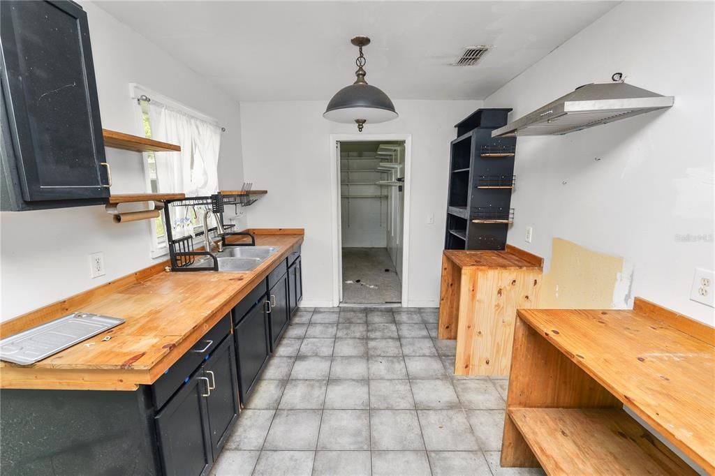 Active With Contract: $115,000 (3 beds, 2 baths, 1448 Square Feet)