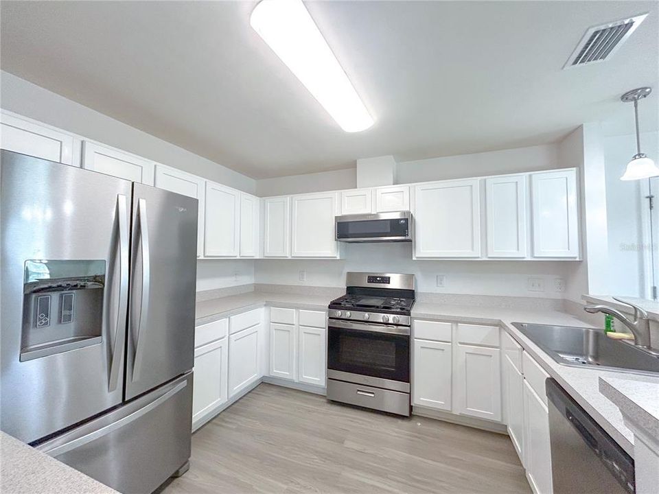 For Rent: $1,950 (3 beds, 2 baths, 1197 Square Feet)