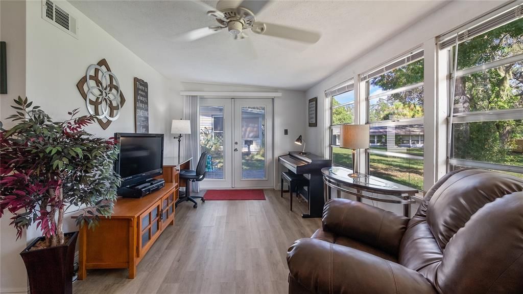 En Venta: $159,900 (2 camas, 2 baños, 796 Pies cuadrados)