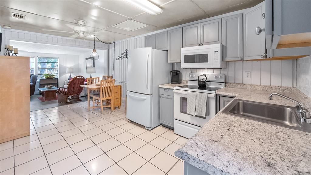 En Venta: $159,900 (2 camas, 2 baños, 796 Pies cuadrados)