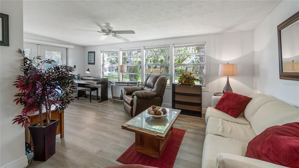 En Venta: $159,900 (2 camas, 2 baños, 796 Pies cuadrados)