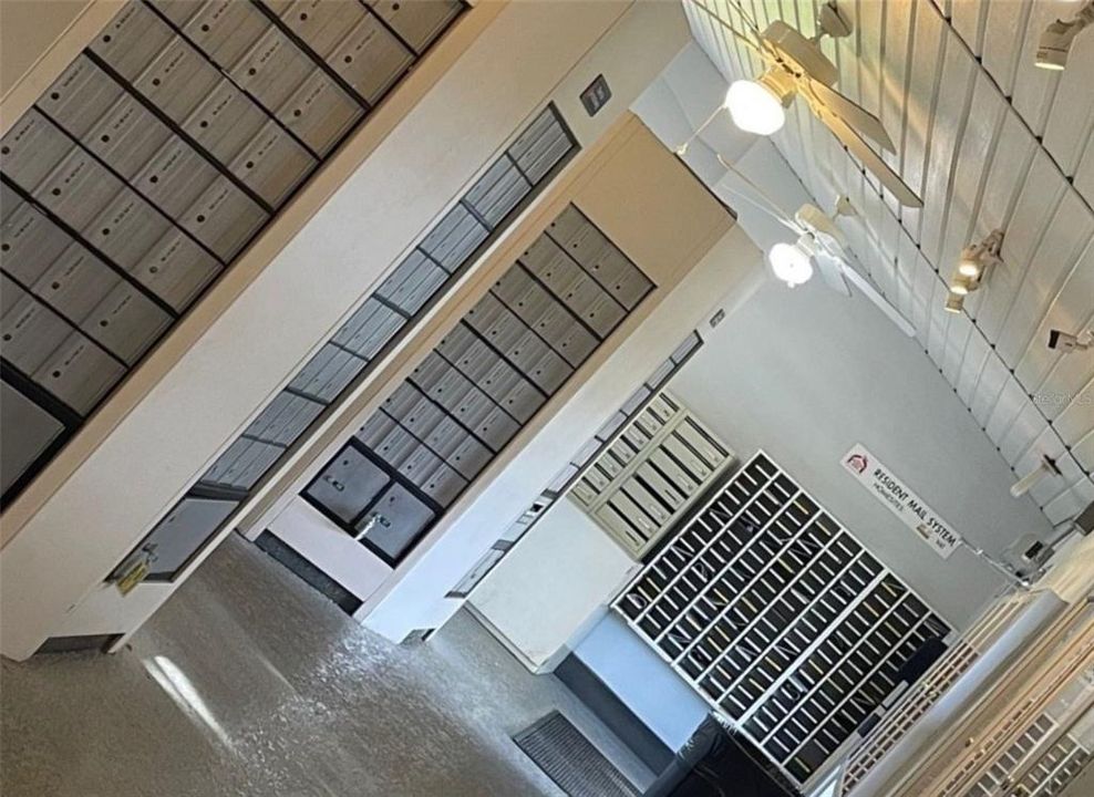 For Sale: $173,000 (2 beds, 1 baths, 708 Square Feet)