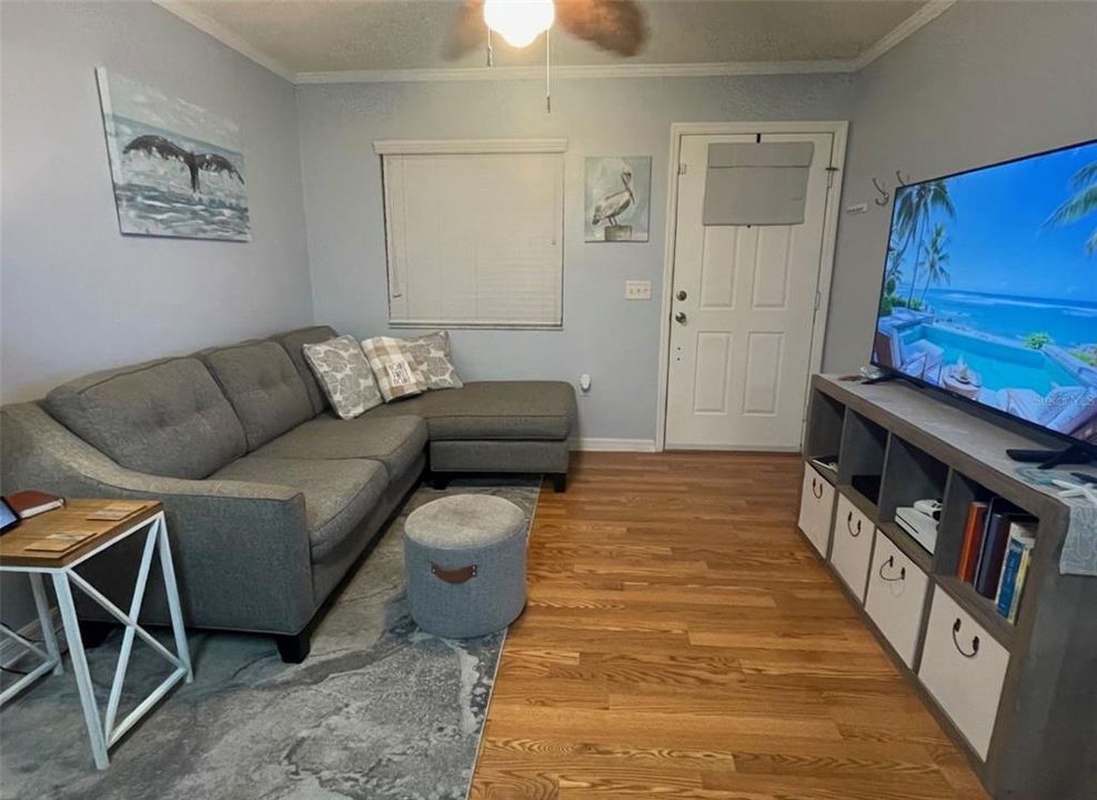 For Sale: $173,000 (2 beds, 1 baths, 708 Square Feet)