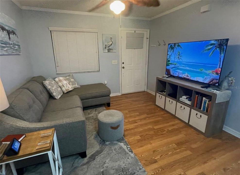 For Sale: $173,000 (2 beds, 1 baths, 708 Square Feet)