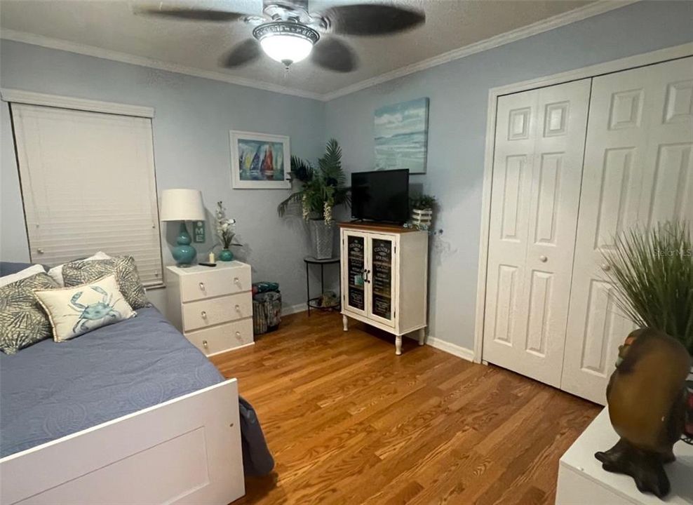 For Sale: $173,000 (2 beds, 1 baths, 708 Square Feet)