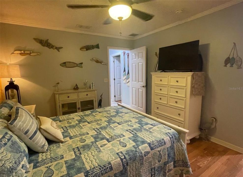 For Sale: $173,000 (2 beds, 1 baths, 708 Square Feet)