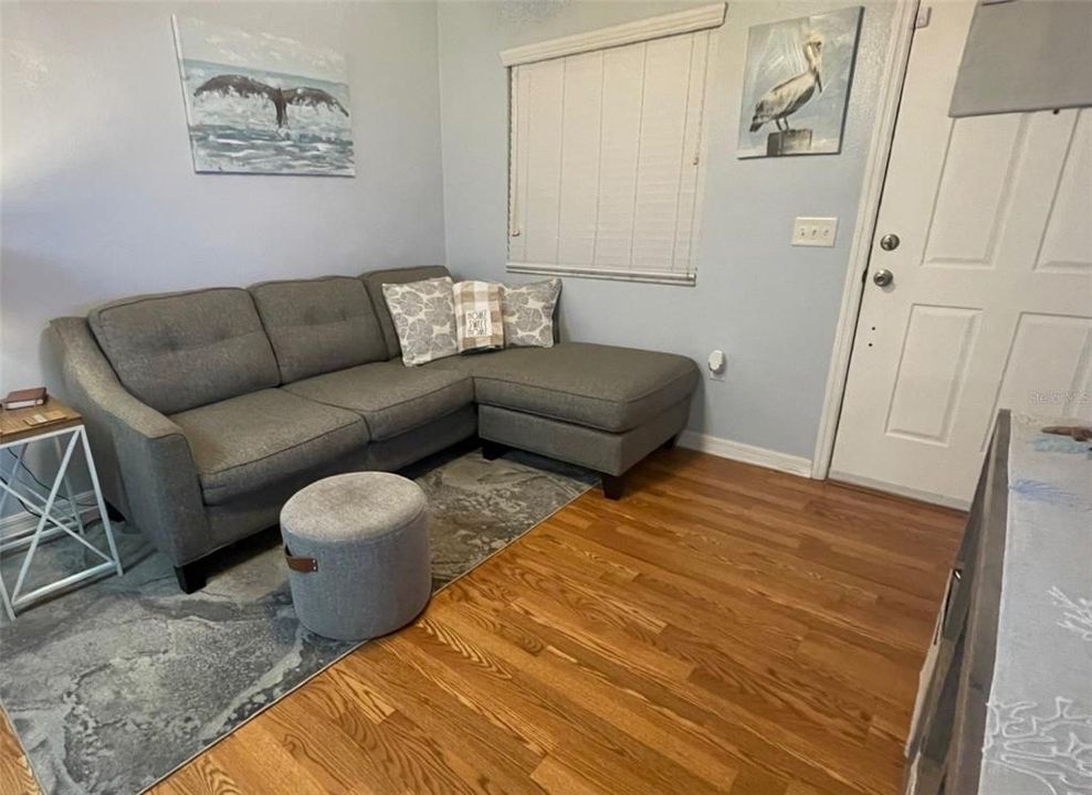 For Sale: $173,000 (2 beds, 1 baths, 708 Square Feet)