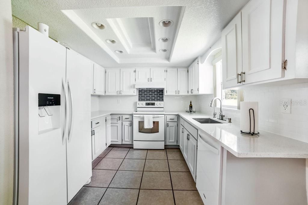 Active With Contract: $254,999 (3 beds, 2 baths, 1428 Square Feet)