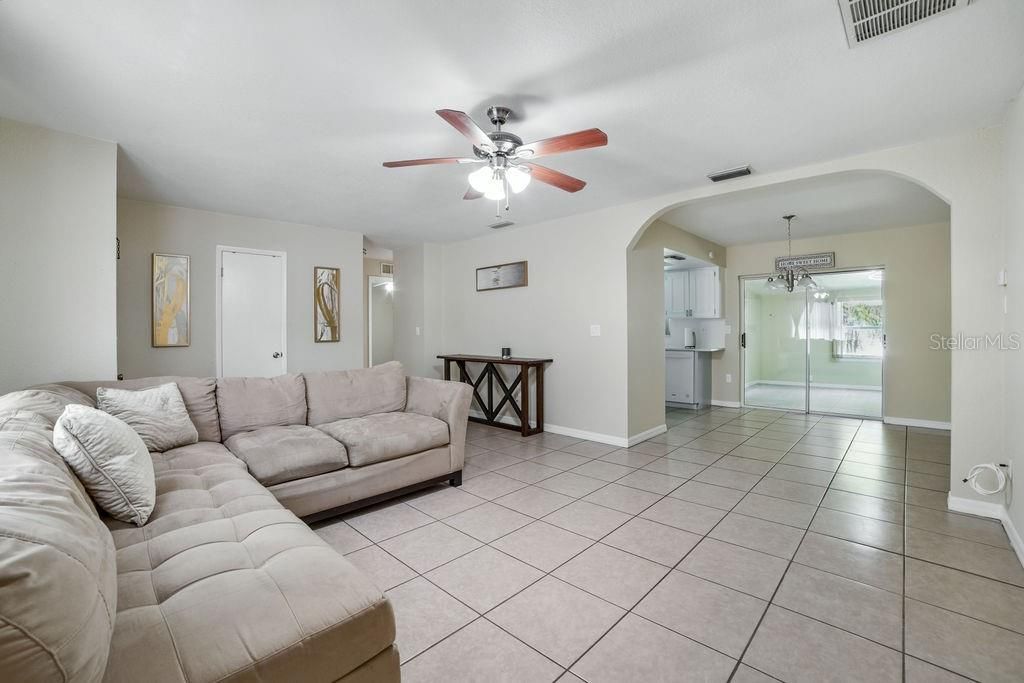 Active With Contract: $254,999 (3 beds, 2 baths, 1428 Square Feet)