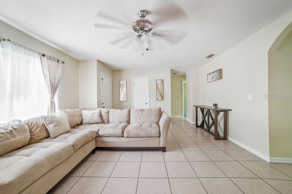 Active With Contract: $254,999 (3 beds, 2 baths, 1428 Square Feet)