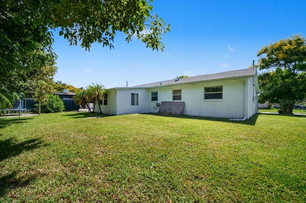 Active With Contract: $254,999 (3 beds, 2 baths, 1428 Square Feet)