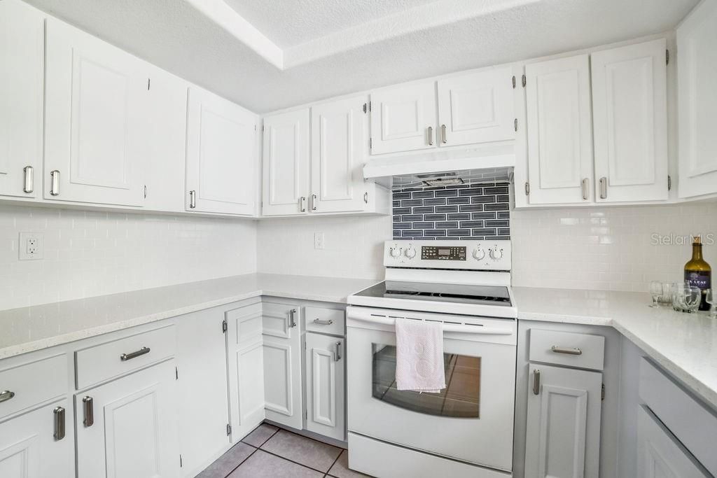 Active With Contract: $254,999 (3 beds, 2 baths, 1428 Square Feet)