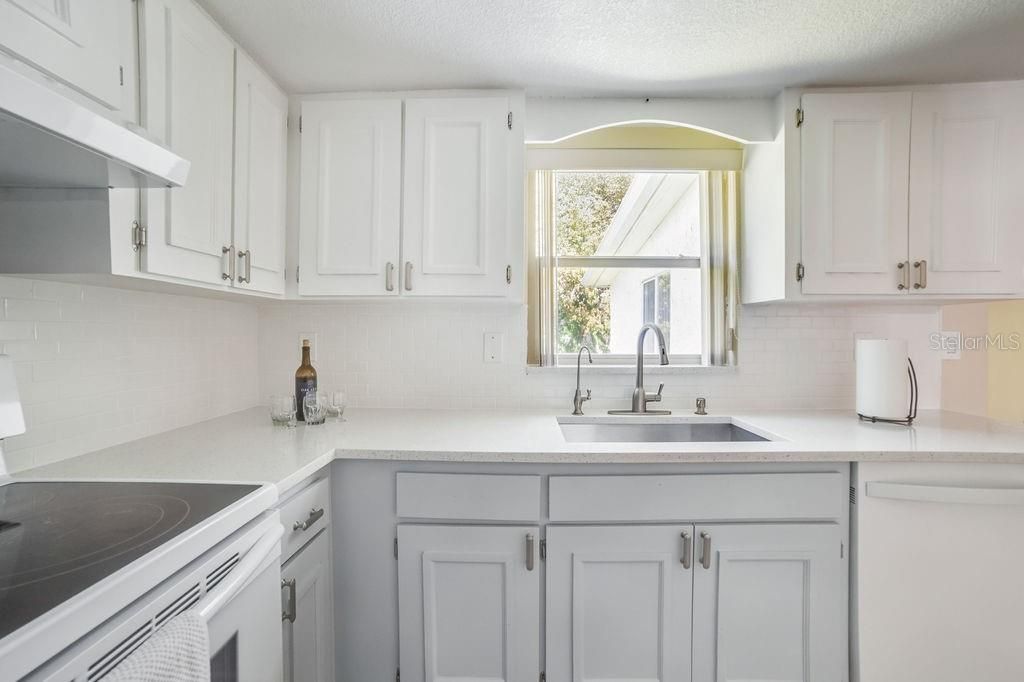 Active With Contract: $254,999 (3 beds, 2 baths, 1428 Square Feet)