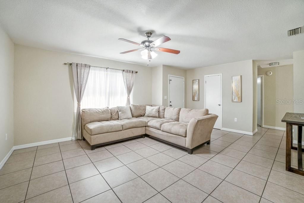 Active With Contract: $254,999 (3 beds, 2 baths, 1428 Square Feet)