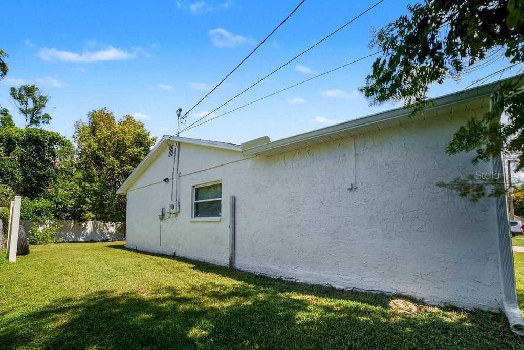 Active With Contract: $254,999 (3 beds, 2 baths, 1428 Square Feet)