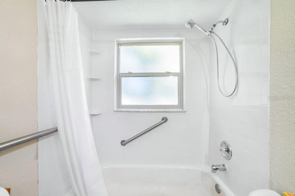 Active With Contract: $254,999 (3 beds, 2 baths, 1428 Square Feet)