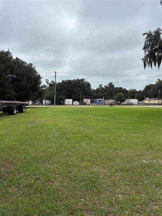 На продажу: $850,000 (0.61 acres)