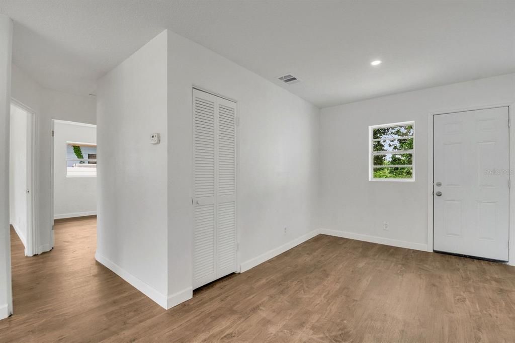 Activo con contrato: $275,000 (3 camas, 1 baños, 1136 Pies cuadrados)