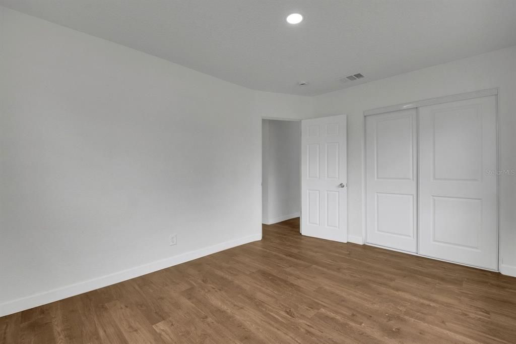 Activo con contrato: $275,000 (3 camas, 1 baños, 1136 Pies cuadrados)