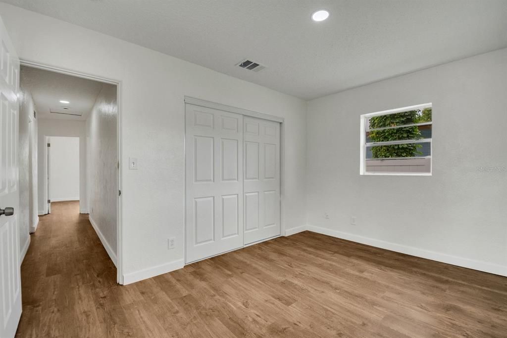 Activo con contrato: $275,000 (3 camas, 1 baños, 1136 Pies cuadrados)